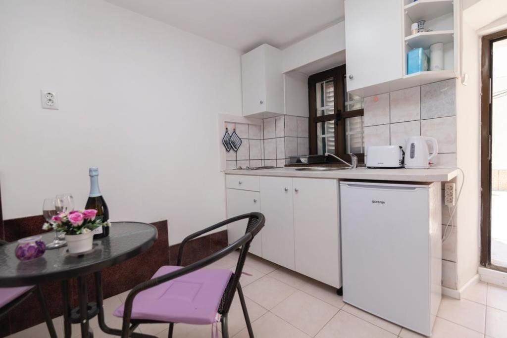 Central Apartment Rose In Hearth Of Split Exterior photo