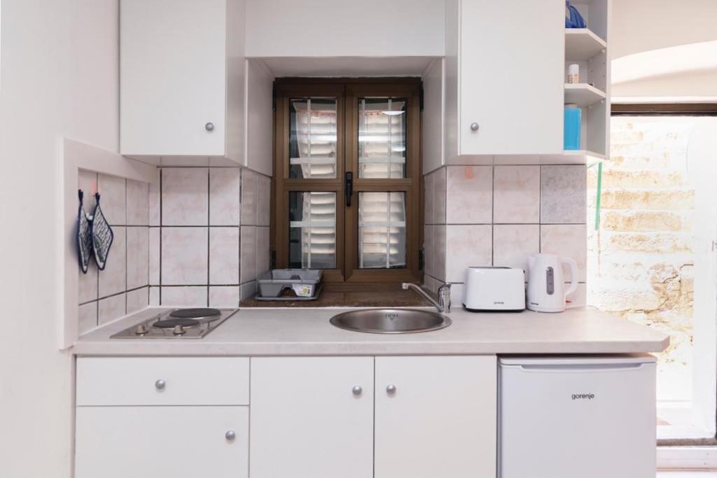 Central Apartment Rose In Hearth Of Split Exterior photo